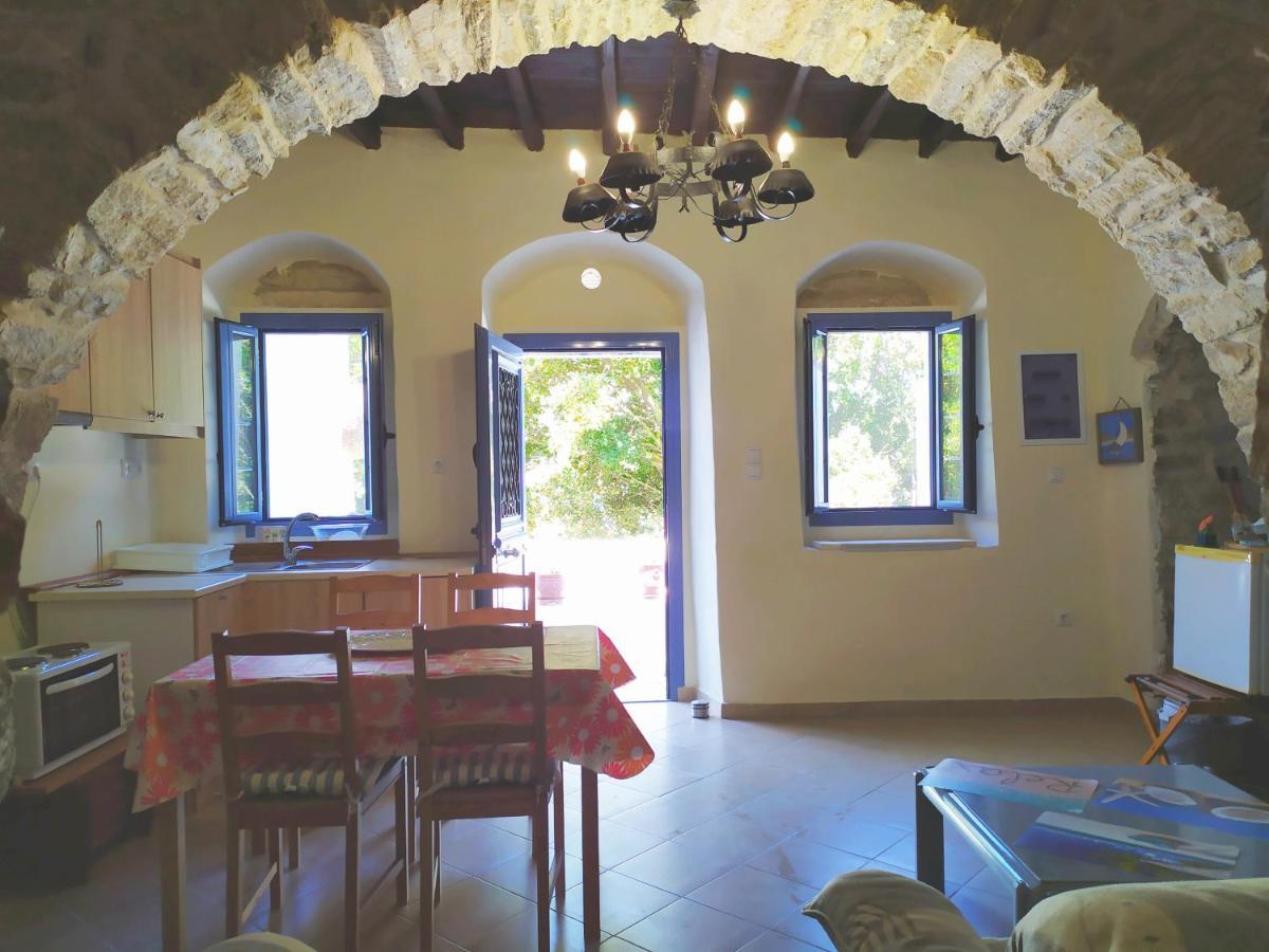 Traditional Family House, Ground Floor With Yard Koronos 外观 照片