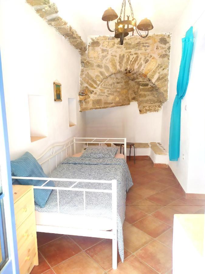 Traditional Family House, Ground Floor With Yard Koronos 外观 照片